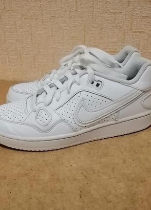 Кросiвки nike son of force  gs triple white