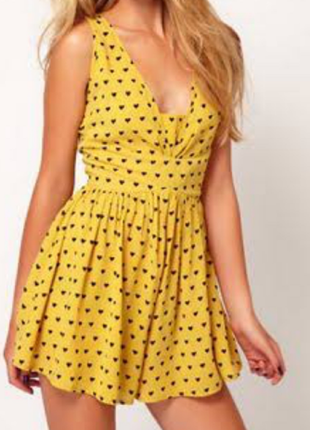 Платье мини жолтое с сердечками1 фото