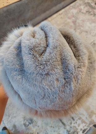 Шикарная зимняя серая шапка с натуральным мехом3 фото