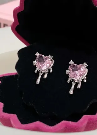 Серьги в форме сердец