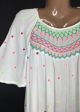 Блуза з різнобарвною вишивкою3 фото