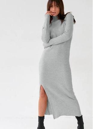Длинное трикотажное платье с разрезом2 фото