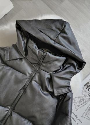 Женская зимняя кожаная куртка из эко кожи черная, короткий кожаный пуховик4 фото