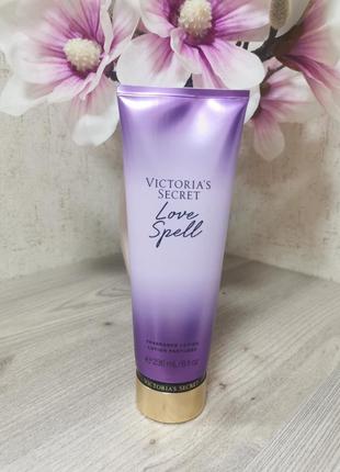 Парфумований зволожуючий лосьон victorias secret.