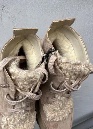 Модные бежевые женские зимние ботинки песочные на массивной подошве, замшевые,натуральная замша, шерсть зима4 фото
