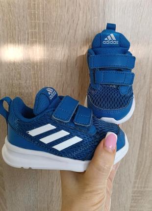 Кроссовки adidas 20p.