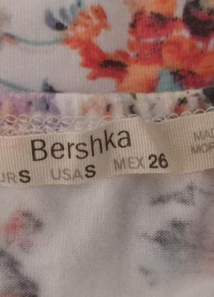 Футболка бренда bershka, размер с/mex 266 фото