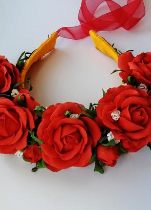 Український червоний вінок на голову пишний з трояндами.1 фото