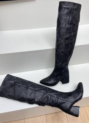 Эксклюзивные сапоги из итальянской кожи женские на каблуках ботфорты под рептилию3 фото