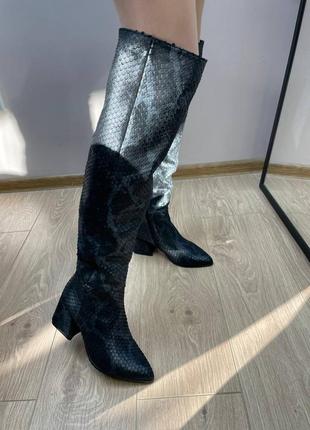 Эксклюзивные сапоги из итальянской кожи женские на каблуках ботфорты под рептилию7 фото
