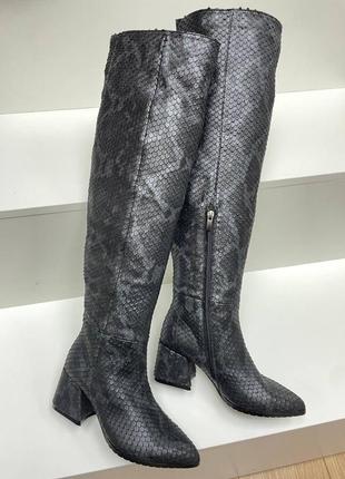 Екслюзивні чоботи з італійської шкіри жіночі на підборах ботфорти під рептилію