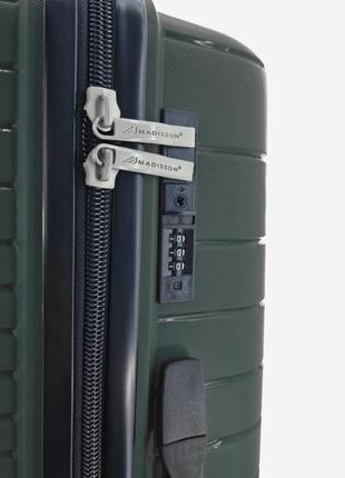 Дорожный пластиковый чемодан ручная кладь s madisson на 4-х колесах зеленый4 фото
