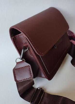Компактна каркасна сумочка крос-боді9 фото