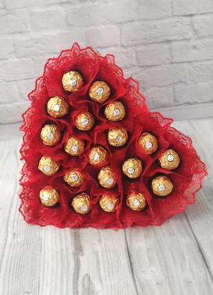 Букет из конфет, конфетный букет для женщины из конфет ferrero rocher, букет в форме сердца