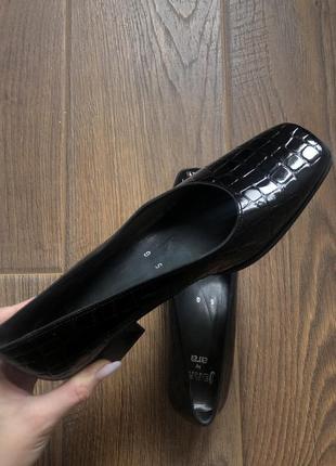 Новые лаковые туфли с тиснением под кожу крокодила5 фото