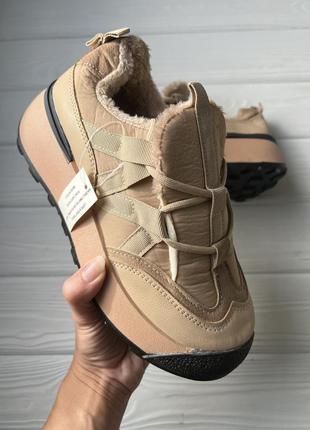 Женские кроссовки на невеликому хутрі. бежеві