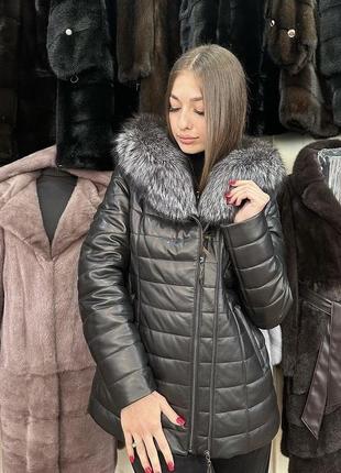 Розкішна шкіряна куртка з хутром чернобурки