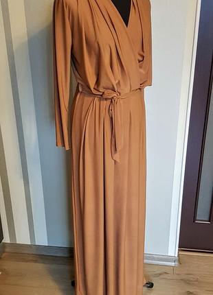 Шикарное макси платье карамельного бежевого цвета из плотного бафлекса.
