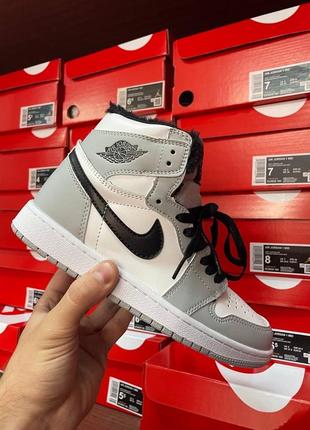Женские зимние кроссовки nike air jordan 1