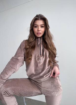 Велюровый костюм с капишоном на искусственном меху,роз.42-44,46-48
