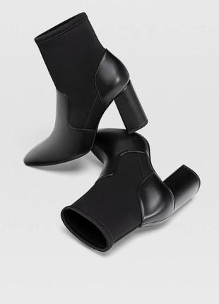 Стильные ботинки stradivarius, черного цвета на удобных каблуках2 фото