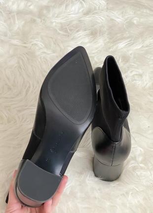 Стильные ботинки stradivarius, черного цвета на удобных каблуках6 фото