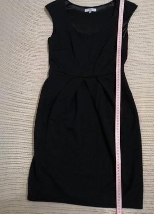 Маленька чорна сукня з защипами на талії2 фото