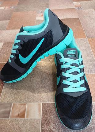 Кроссовки женские