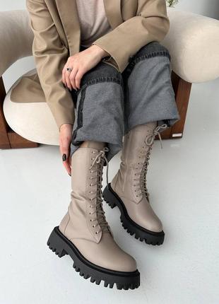 Стильные бежевые зимние женские высокие ботинки-берцы на массивной подошве, кожа кожаная зима10 фото