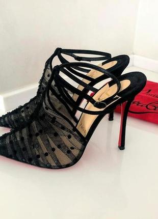 Туфлі christian louboutin.