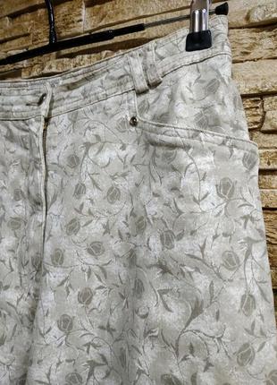 Женские стрейчевые джинсы с высокой посадкой и нюдовым принтом3 фото