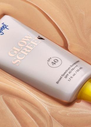 Сияющий солнцезащитный крем supergoop glow screen spf40 10 мл4 фото