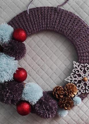 Панно с помпонами