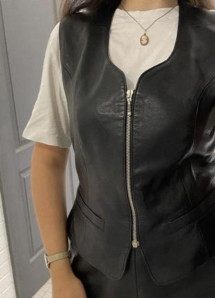 Кожаная жилетка genuine leather3 фото