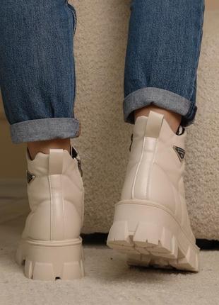 Топовые бежевые зимние женские ботинки на массивной высокой подошве, эко кожа,женская обувь на зиму5 фото
