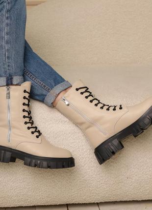 Стильные бежевые трендовые женские зимние ботинки берцы на массивной подошве, кожаные/натуральная кожа10 фото
