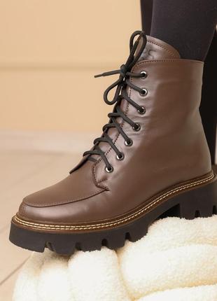 Стильные коричневые классические женские зимние ботинки на массивной подошве, кожаные/натуральная кожа мех10 фото