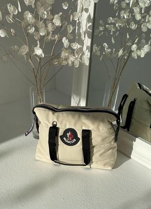 Светлый беж спортивная сумка бренда moncler puff женская в зал поездки монклер1 фото