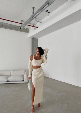 Женский стильный вязаный костюм тройка (юбка + топ + укороченный кардиган)