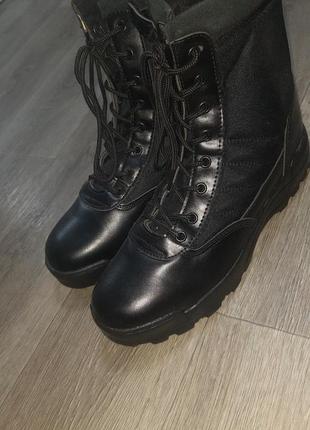 Чоловічі ботинки