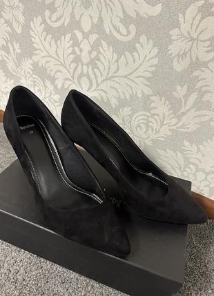 Туфлі на каблуку bershka чорні 39 розмір / туфлі жіночі
