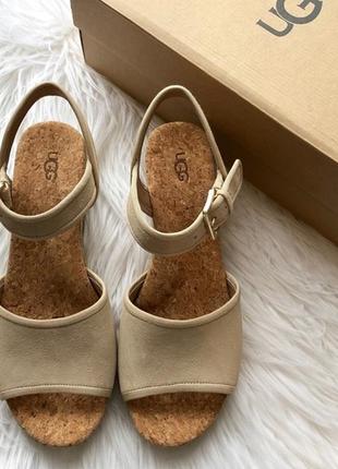 Босоніжки ugg з натуральної шкіри, р.10 (40-41) оригінал. сша.1 фото