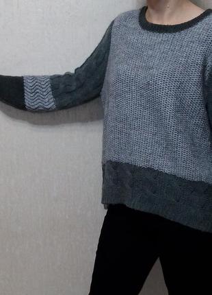 Теплый свитер с шерстью