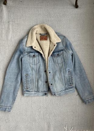 Джинсова куртка levi’s