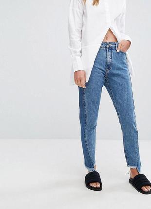 Крутые трендовые джинсы мом monki с ассиметричным необработанным низом модные джинсы6 фото