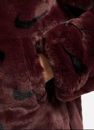 Плюшевая шуба куртка nike sportswear plush faux fur all over print jacket шубка шерпа новая оригинал5 фото