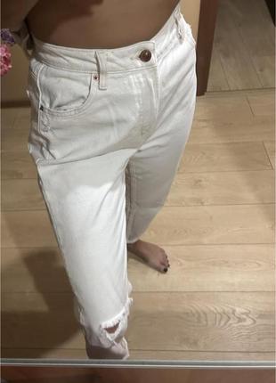Джинси мом з високою посадкою бойфренди / еа високій талії з розрізом білі плотні / щільні джинс2 фото