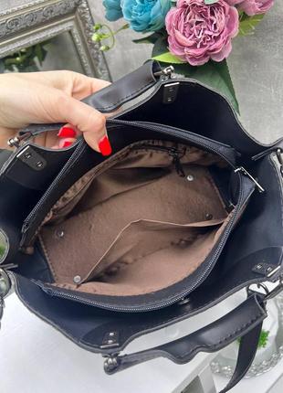 Черная сумка деловая женская брендовая с змеиинным принтом5 фото
