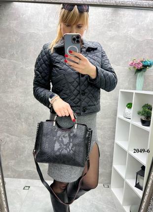 Черная сумка деловая женская брендовая с змеиинным принтом6 фото