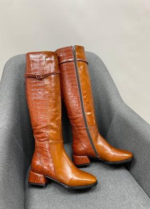 Сапоги кожаные замшевые рыжие кориниевые с квадратным носком на низких каблуках 3см демисезоне зимние1 фото
